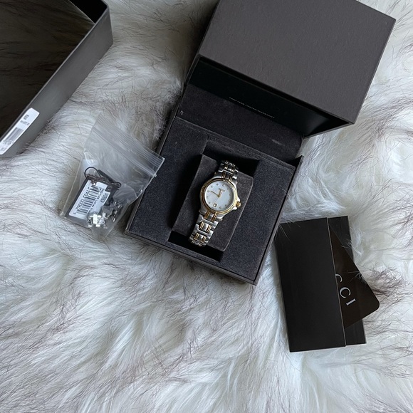 Gucci Women’s Watch- NEW - Picture 3 of 6